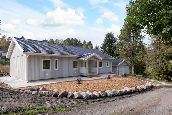 Villa, Skårby station 132, Kareby, Kode,, Kungälv