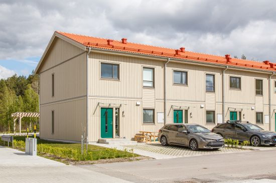 Radhus, Refränggatan 22, Sätra, Västerås