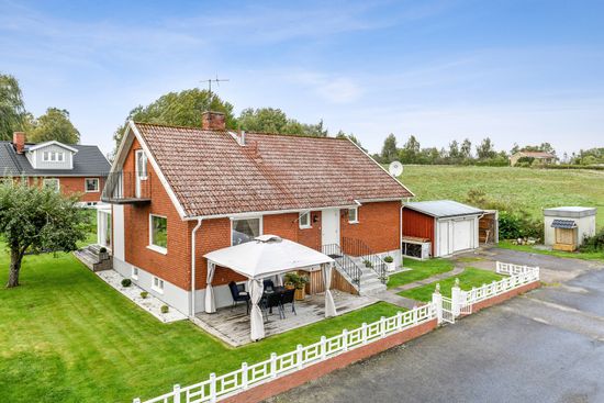 Villa, Skattegårdsvägen 6, Vara