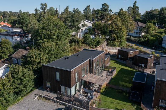 Radhus, Holmgårdsvägen 4A, Huddinge C - Solgård, Huddinge