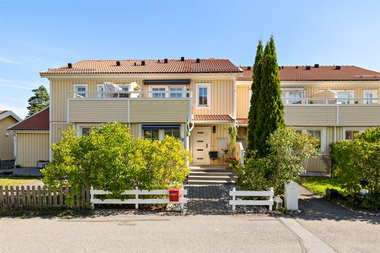 Radhus, Offergränd 13, Gribbylund, Täby