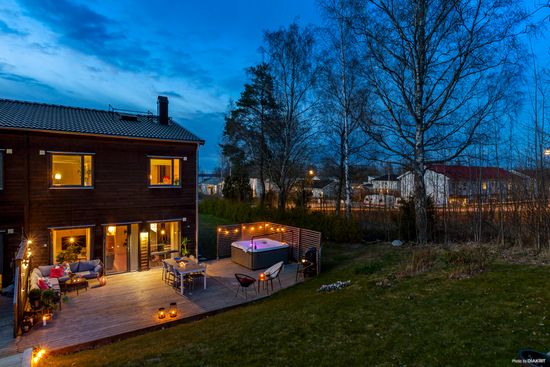 Radhus, Lakevägen 32h, Ekeby-Almby, Örebro