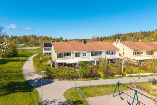 Radhus, Lövmovägen 67, Upplands Väsby