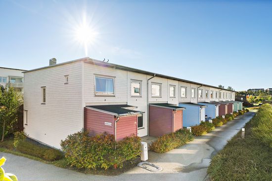 Radhus, Löjtnantsgränd 48, Barkarbystaden, Järfälla