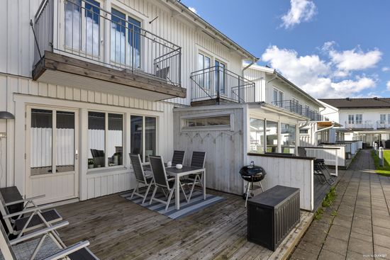 Radhus, Kiwigatan 8 B, Mellringe/Nyponlunden, Örebro