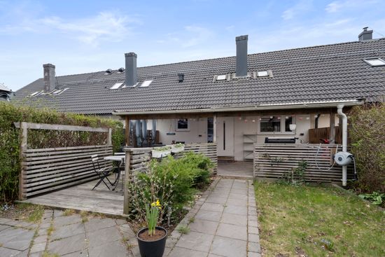 Villa, Radhus, Basgränd 127, Vällingby - Kälvesta, Stockholm