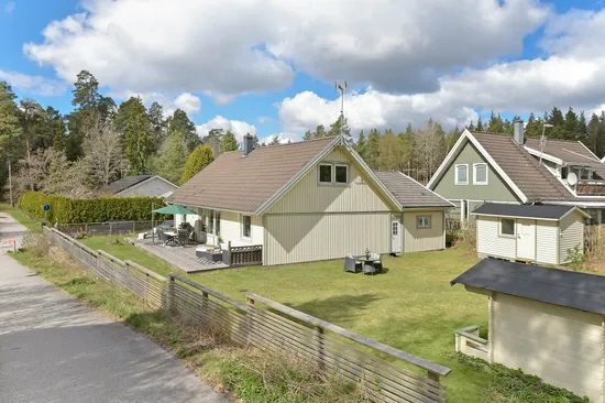Villa, Biskop Nils väg 34, Stäket, Järfälla