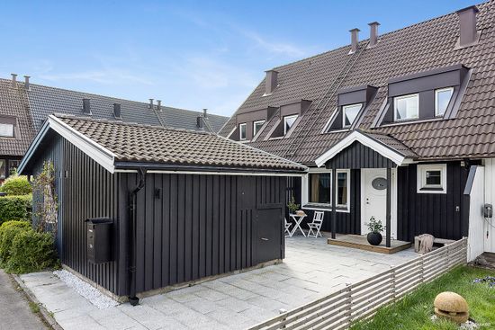 Villa, Radhus, Gulklövergatan 70, Nödinge, Ale