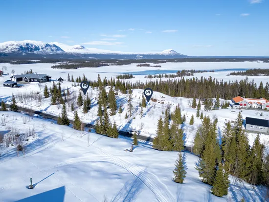 Tomt, Middagskullen 32A och B, Vilhelmina