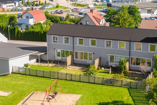 Villa, Radhus, Skillnadsgatan 10B, Lilla Edet Centrum, Lilla Edet