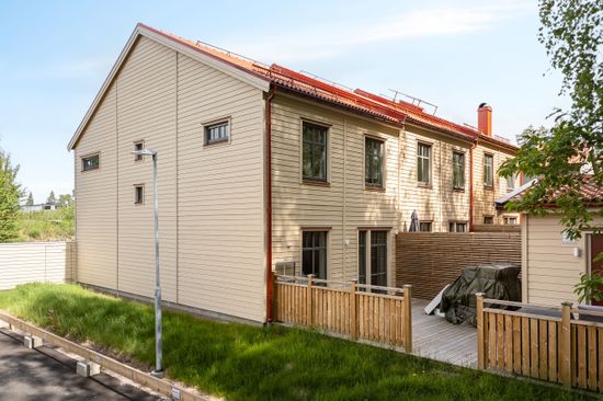 Radhus, Reveljvägen 21B, Surbrunnshagen, Falun