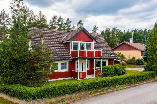 Villa, Plöjarvägen 15, Enhörna, Södertälje