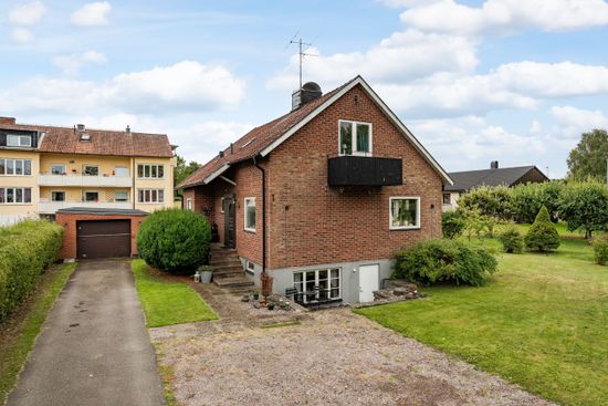 Villa, Sköttningsvägen 1, Centrum, Falköping