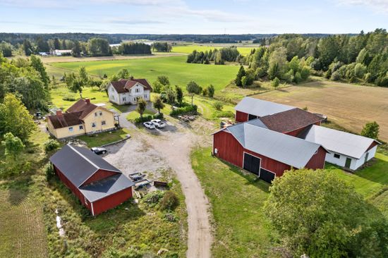 Gård/Skog, Ösbyvägen 8 & 10, Roslags-Bro, Norrtälje