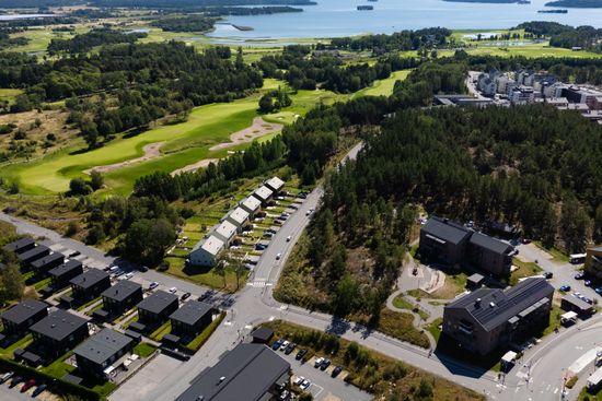 Radhus, Assurs väg 30, Bro Mälarstad, Upplands-Bro