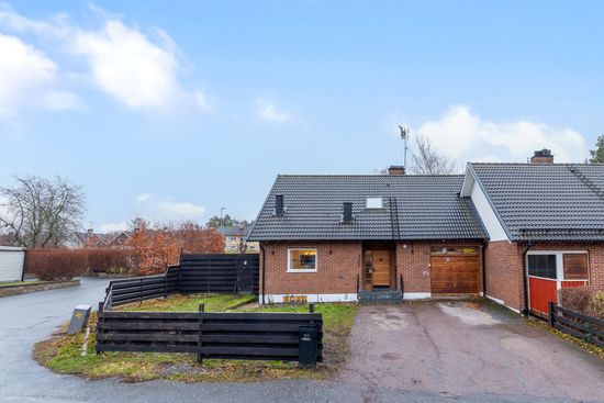 Radhus, Fågelvägen 13A, Märsta Centralt, Sigtuna