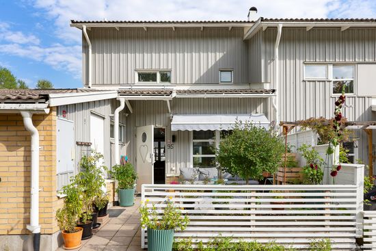 Radhus, Lantgårdsvägen 95, Viby, Sollentuna