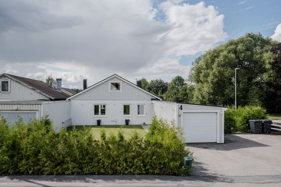 Villa, Radhus, Dyarnevägen 4, Bålsta Mansängen, Håbo