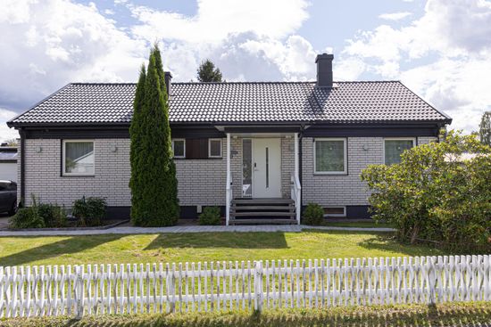 Villa, Granvägen 10, Sala