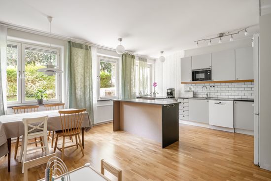 Bostadsrätt, Framnäsbacken 10B, Skytteholm, Solna