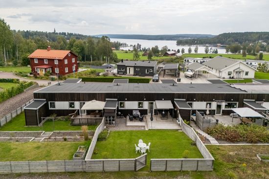 Villa, Radhus, Ängskällevägen 9, Kil