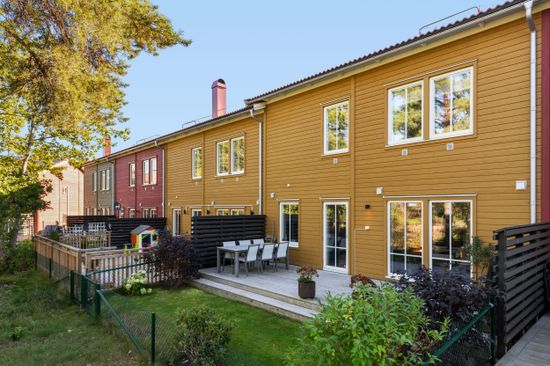 Villa, Radhus, Storlomsvägen 5, Ullna Strand, Arninge, Täby
