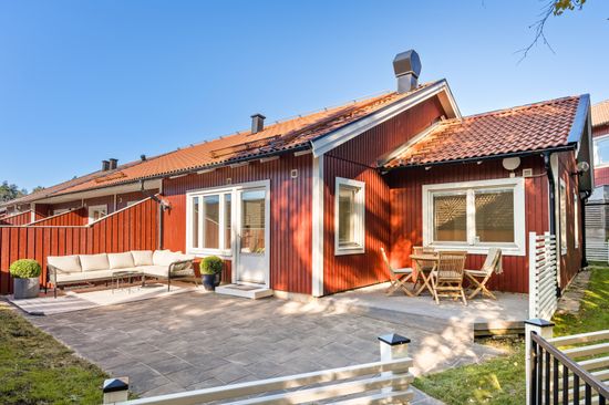 Villa, Radhus, Odlingsvägen 26, Södra Haga, Vallentuna