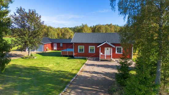 Villa, Larv Karlsberg 3, Larv, Vara