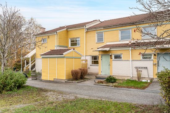 Villa, Radhus, Östergården 232, Östergården, Vallentuna