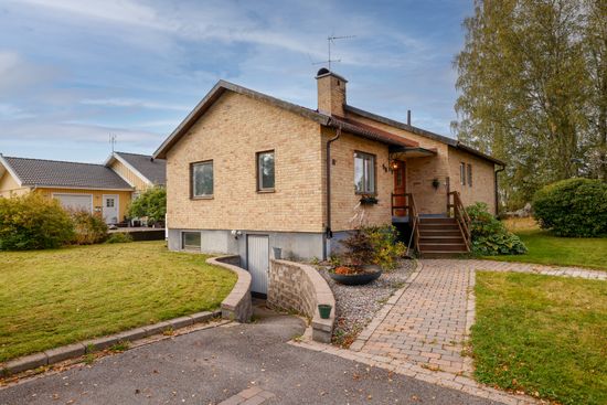 Villa, Skogsvägen 5B, Kumla