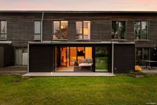 Villa, Radhus, Prostgränd 4, Barkarby, Järfälla