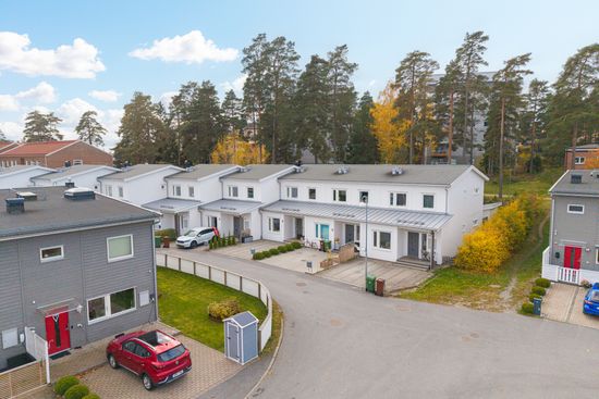 Radhus, Syster Annas väg 25, Brunnby Park, Upplands Väsby