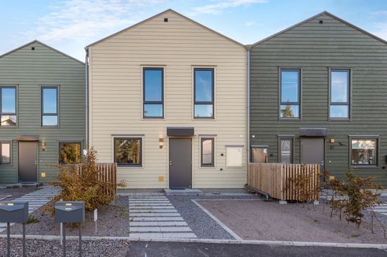 Radhus, Akrobatgatan 11 F, Björkalund, Norrköping