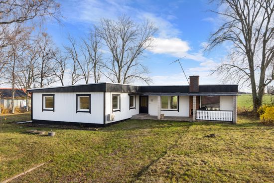 Villa, Long Skyttagården 3, Long, Vara