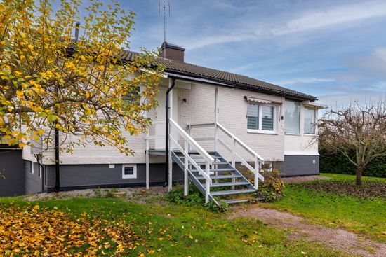 Villa, Skiftesvägen 8, Nya Hjärsta, Örebro