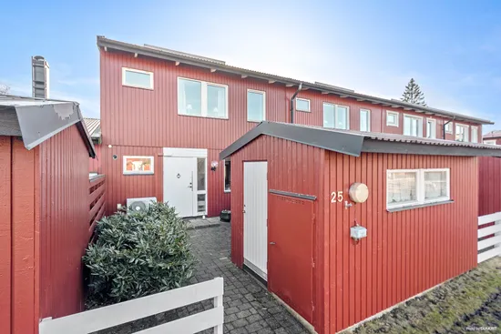 Radhus, Långkärrsvägen 25, Skarpäng, Täby