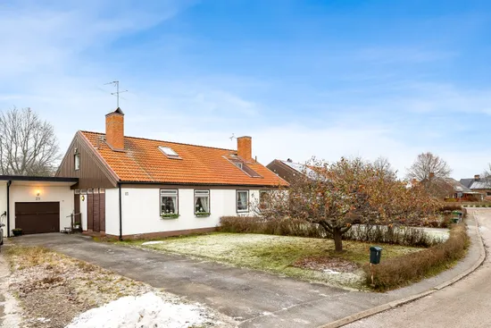 Villa, Radhus, Almgatan 25, Almby, Örebro