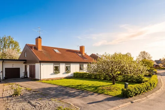 Villa, Radhus, Almgatan 25, Almby, Örebro