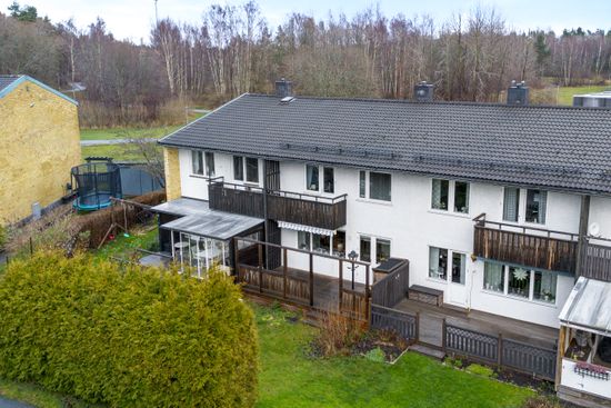 Villa, Radhus, Akvarievägen 62, Tyresö Centrum, Tyresö