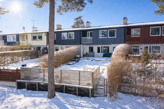 Villa, Radhus, Kurirgatan 18, Hässelby, Stockholm