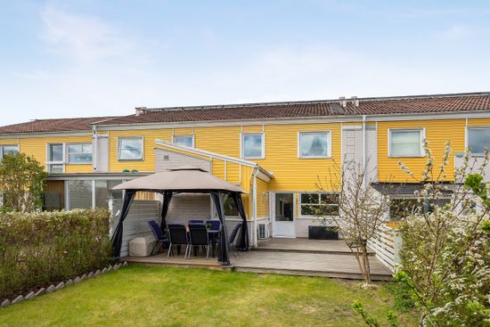 Radhus, Östergården 34, Östergården, Vallentuna