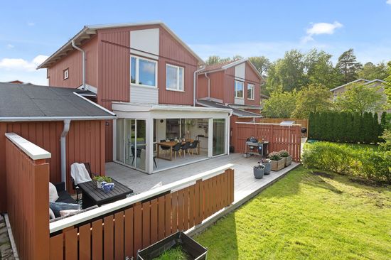 Villa, Nidarosslingan 17, Skälby, Järfälla