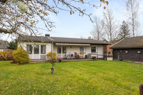 Villa, Åsbyvägen 12, Lillån, Örebro