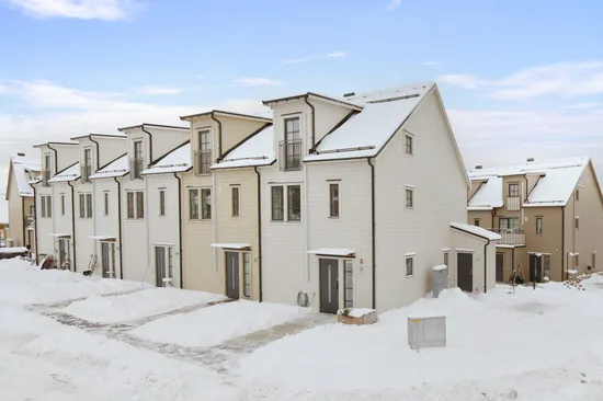 Bostadsrätt, Radhus, Ormbackavägen 79, Skälby, Järfälla