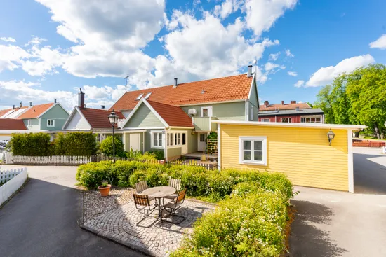 Villa, Östra Hamngatan 32, Centralt vid ån, Arboga