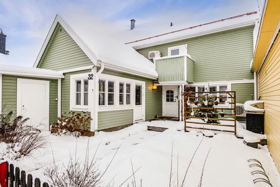 Villa, Östra Hamngatan 32, Centralt vid ån, Arboga