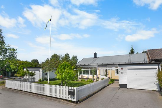 Villa, Radhus, Uppgårdsvägen 11, Spånga - Solhem, Stockholm