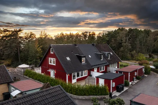 Radhus, Kaggetorpsvägen 56, Kaggetorp, Trollhättan