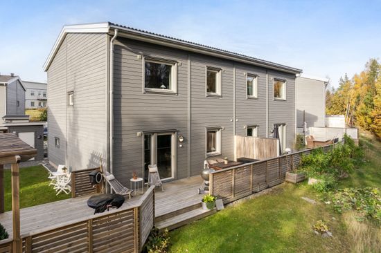 Radhus, Revirvägen 25, Mariefred/Marielundsviken, Strängnäs
