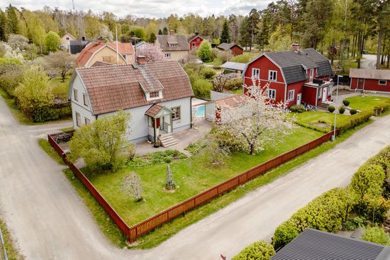Villa, Herrgården 13, Enköping